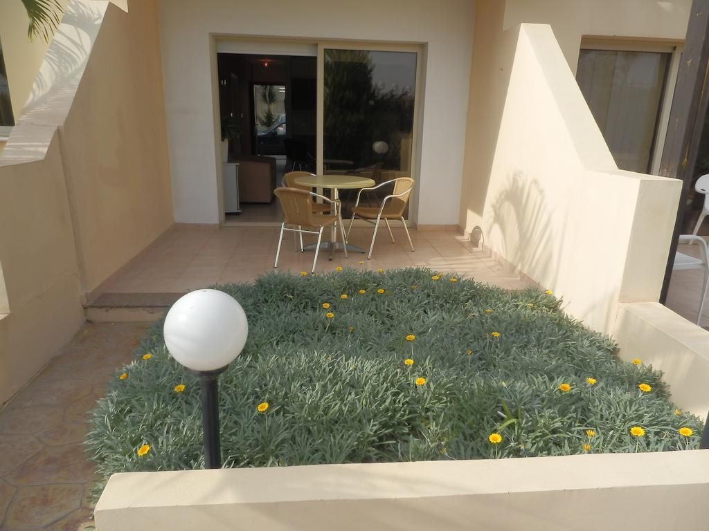 Byreva Apartments Pafos Pokój zdjęcie